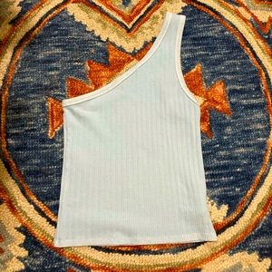 AE One shoulder tank